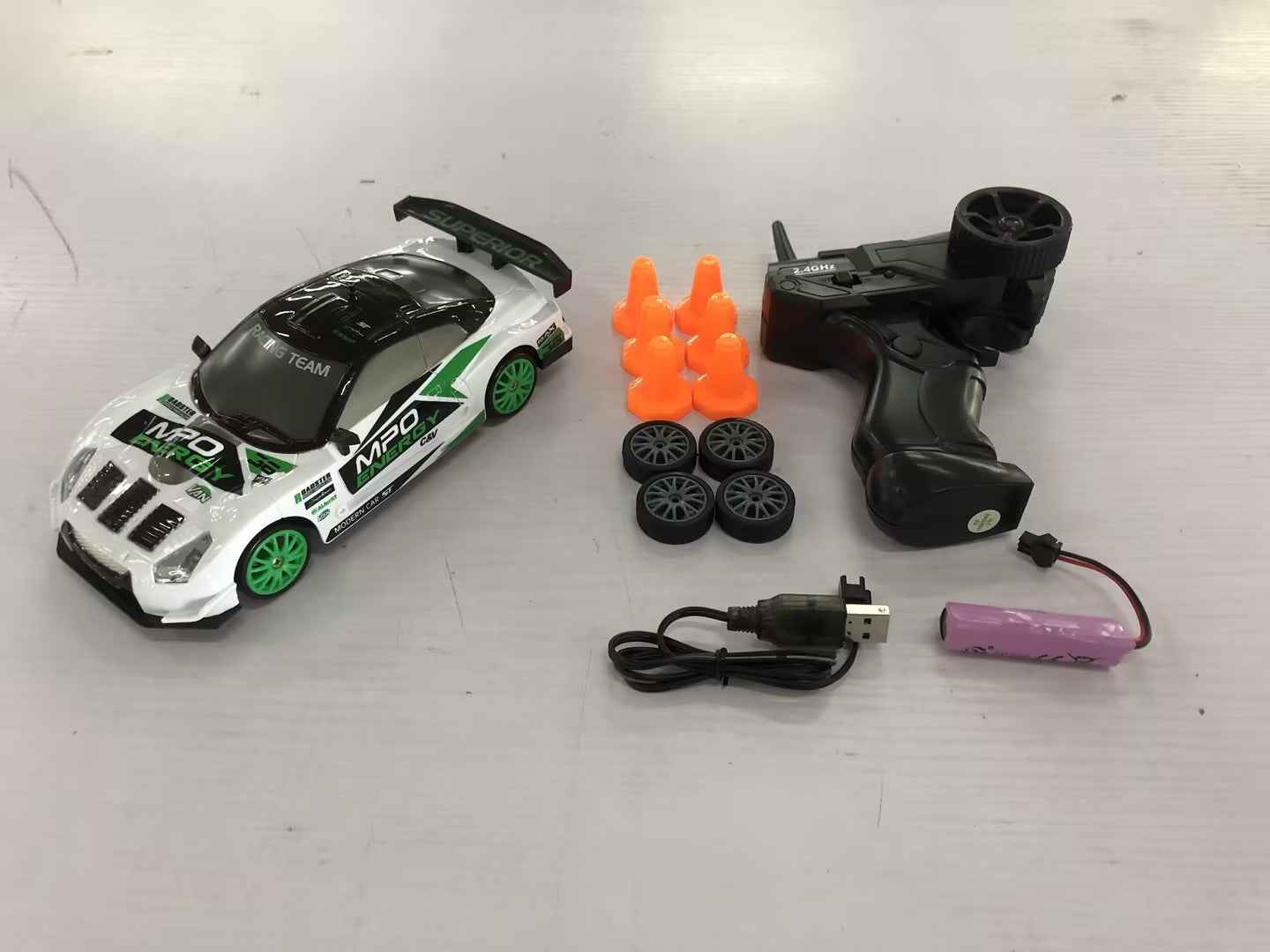 2.4G Drift Rc Car 4WD / Toy Remote Control GTR Model AE86 Vehicle Car